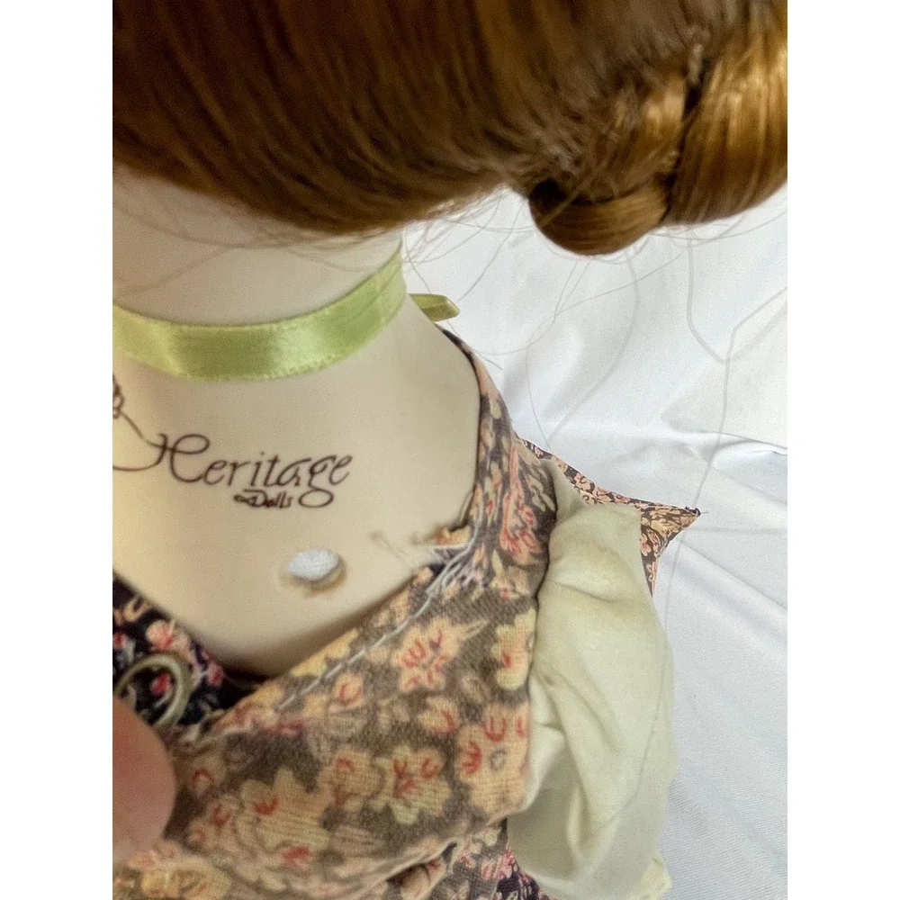 Heritage Dolls porcelain‎ MUSICAL w/ Strawberry Blonde hair 17